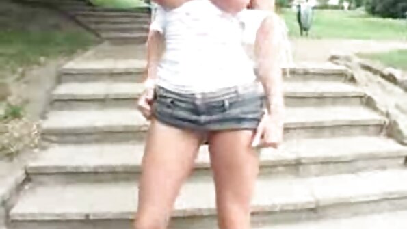 Ava Addams fickt einen Typen neben seiner schlafenden Frau