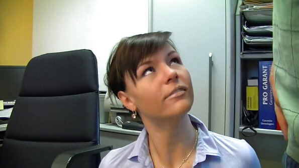 Unglaubliche Schlampe Sonya bekommt ihre Muschi hart gepflügt