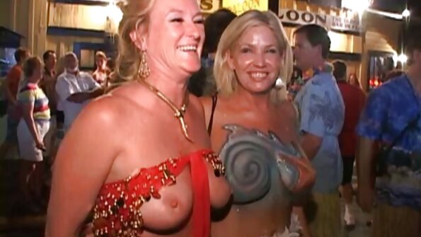 Vollbusige MILF Briana Banks wird ins Arschloch gefickt